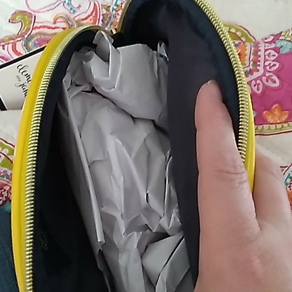 LEMON 🍋 COSMETIC 💄 CASE - Picture 6 of 6